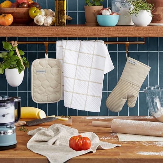 amazon image KitchenAid Onion Quilt KT OM PH Kitchen Towel, Oven Mitt & Potholder Set